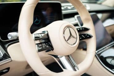 Mercedes Benz steering wheel, VTC Megève, Travel Limousines 