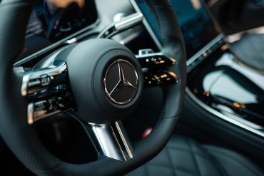 Mecedes benz steering wheel - Private Driver - Travel Limousines 
