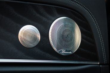 Mercedes Benz Interior, Chauffeur-driven Van Rental, Travel Limousines 