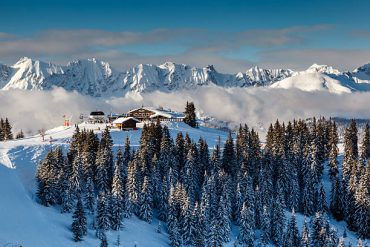 Restaurant de ski sur le sommet de la montagne près de Megève dans les Alpes françaises, Excursion Alpes, Travel Limousines 