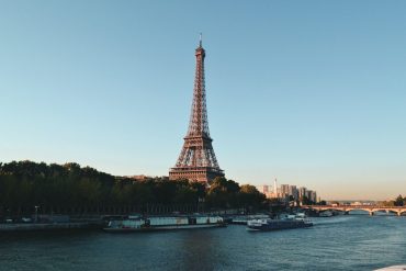 Tour Eiffel Paris, Chauffeur Privé Paris, Travel Limousines 